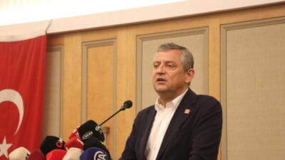 CHP Grup Başkanı Özgür Özel, partisine yönelik hukuki müdahalelere Gaziantep'ten