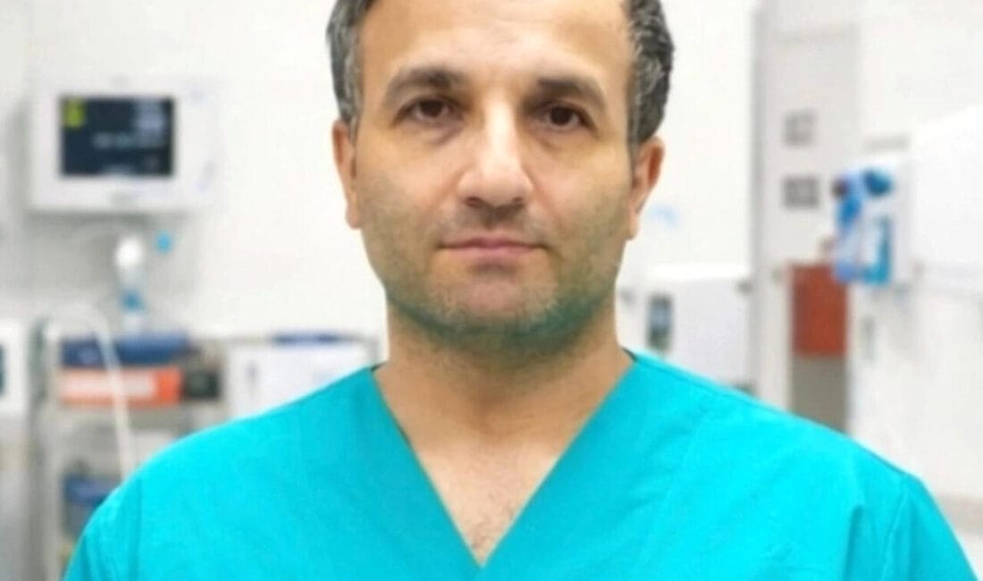 Prof. Dr. Oğuz Akkuş’tan Genç Yaşta Ani Kalp Ölümü Uyarısı Prof. Dr. Oğuz Akkuş, oyuncu Ece İrtem'in vefatı sonrası yaptığı