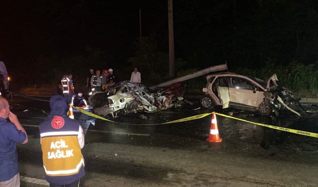 Rize Çayeli’nde Zincirleme Katliam Gibi Kaza: 3 Ölü, 4 Yaralı Rize'nin Çayeli ilçesinde karşı şeride geçen otomobilin yol açtığı zincirleme