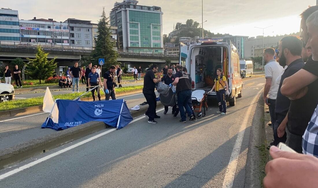 Rize'den gelen son dakika haberine göre, Menderes Bulvarı'nda yolun karşısına