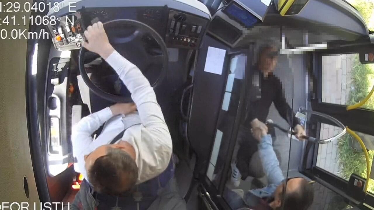 Sarıyer'de 58A numaralı İETT otobüsünde ayakta seyahat ederken dengesini kaybederek