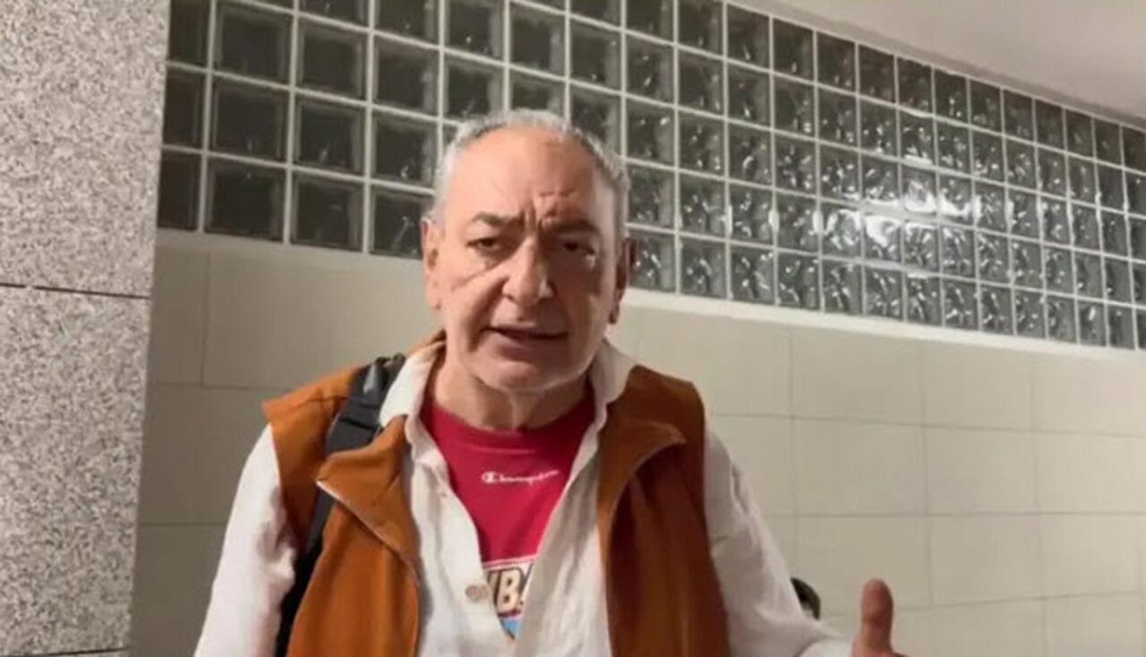 Televizyon haberciliğinin duayen ismi Reha Muhtar, Bodrum'da kalp yetmezliği şikayetiyle