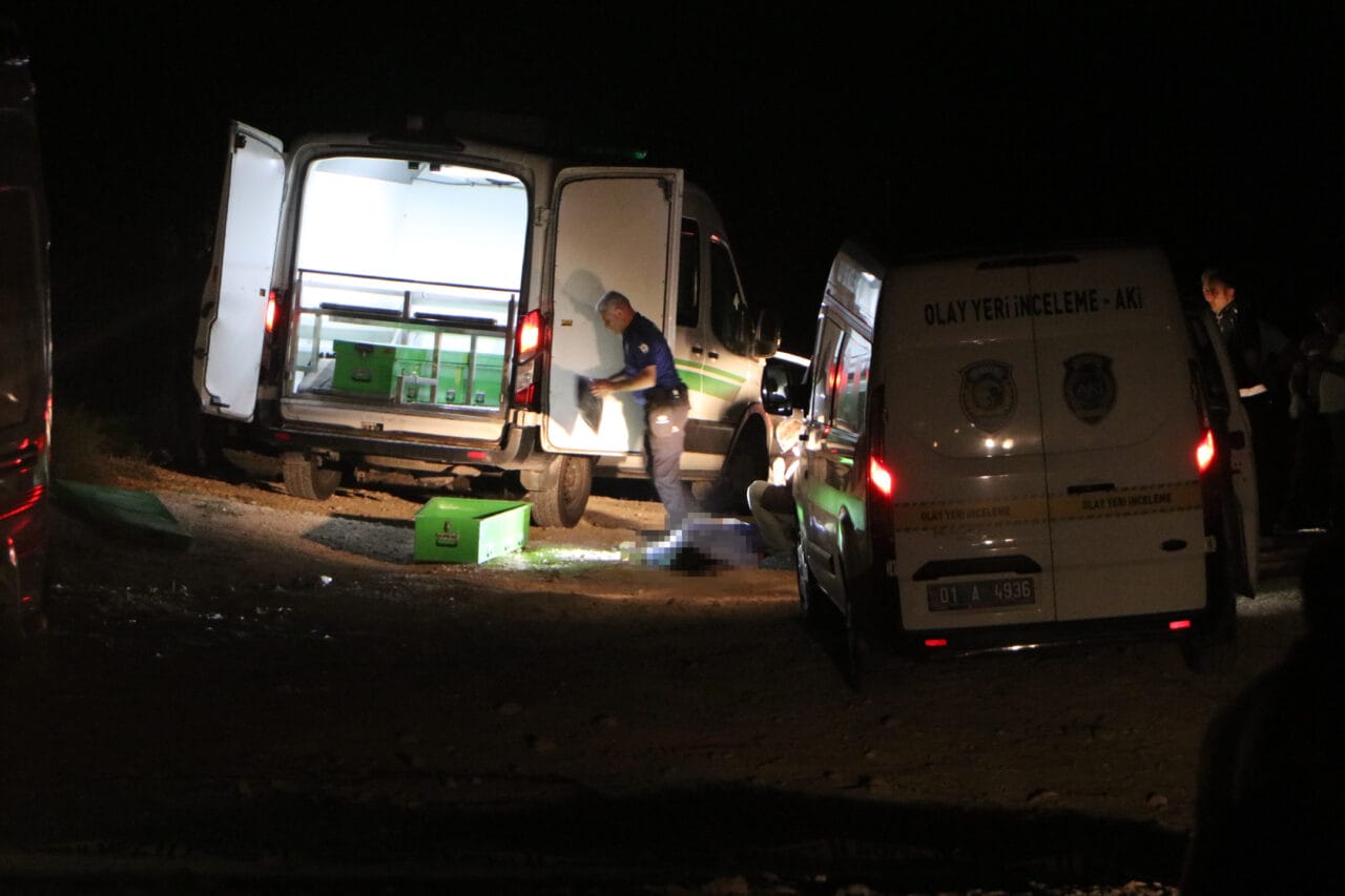 Adana'nın Çukurova ilçesinde manzara izlenen Rüzgarlı Tepe mevkisinde silahlı saldırıya