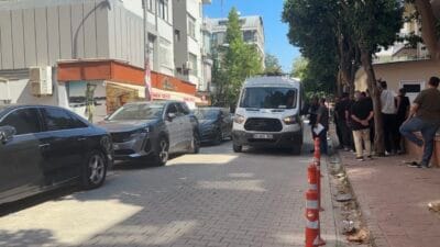 Adana Rüzgarlı Tepe'de Semra Yılmaz'ı vuran katil zanlısının, araçta oturan