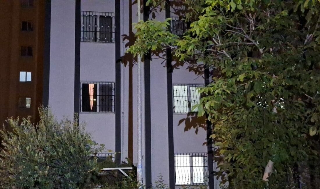 Adana’da Gece Yarısı Korkunç Olay! Boşanmak İsteyen Eşini Uykusunda Öldürdü Adana'nın Yüreğir ilçesinde boşanma aşamasındaki eşini uykusunda tabancayla vurarak öldüren