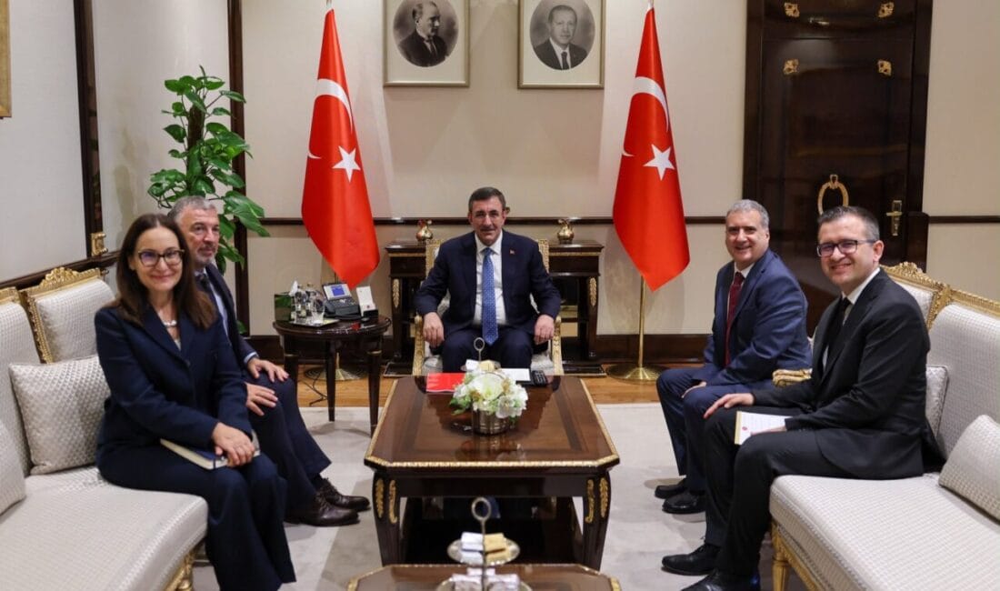 Cevdet Yılmaz, Dünya Bankası Direktörlerini Kabul Etti Cumhurbaşkanı Yardımcısı Cevdet Yılmaz, Dünya Bankası Türkiye Ülke Direktörü Jean-Christophe