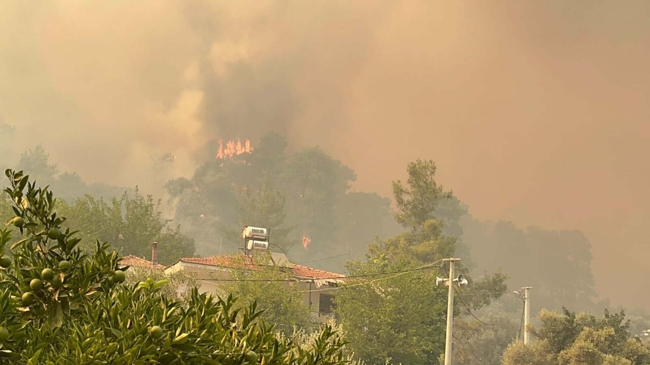 Muğla'nın Fethiye ilçesi Göcek ve İnlice mahallelerinde yerleşim yerlerini tehdit