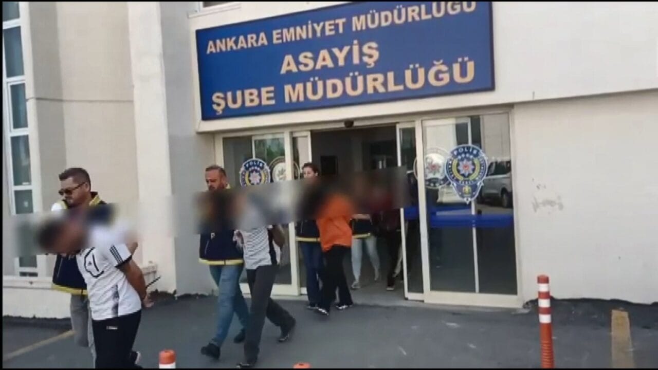 Ankara'da internet üzerinden tanıştıkları kişileri ilişki vaadiyle ev veya otellere