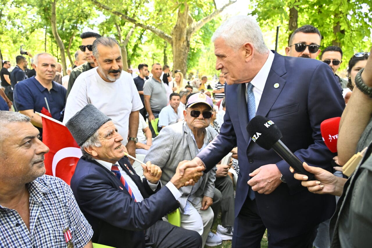 İYİ Parti Genel Başkanı Müsavat Dervişoğlu, Ankara Güvenpark’ta oturma eylemi