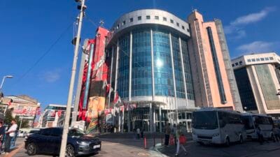 İzmit Belediyesi'ne düzenlenen polis operasyonunda Belediye Başkanı Fatma Kaplan Hürriyet