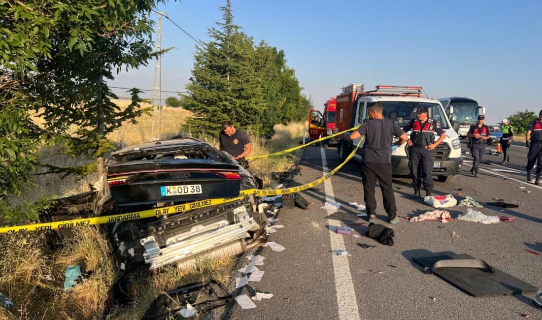 Almanya’dan memleketleri Kayseri’ye giden gurbetçi ailenin bulunduğu otomobilin Nevşehir'de refüje