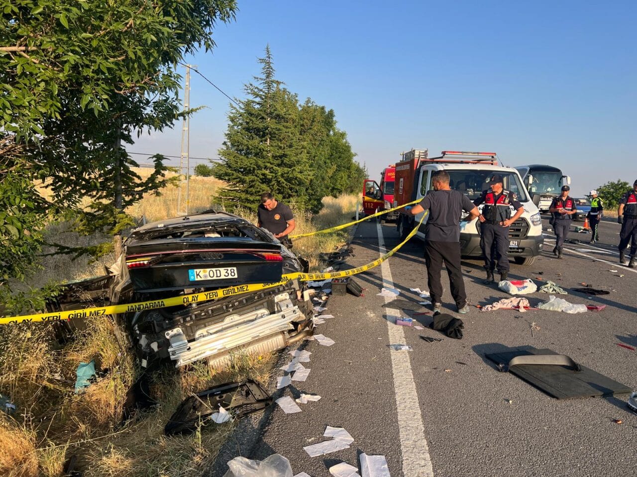 Almanya’dan memleketleri Kayseri’ye giden gurbetçi ailenin bulunduğu otomobilin Nevşehir'de refüje