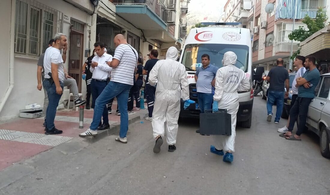 Uyanmadığını Sandığı Kardeşinin Cesediyle 2 Gün Boyunca Aynı Evde Kalmış Manisa'nın Şehzadeler ilçesinde ağır koku ihbarı üzerine girilen evde 30