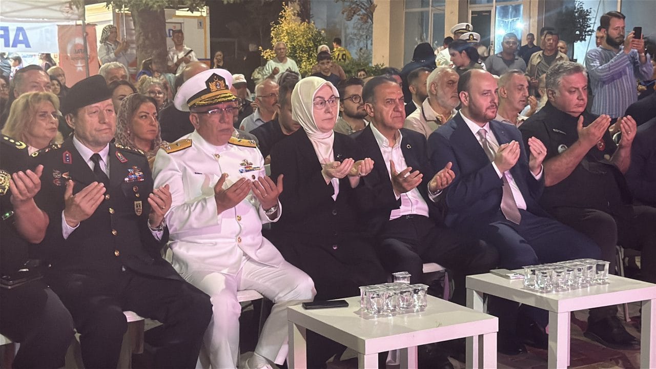 Marmara Depremi’nin 27. yılında Yalova’da saatler tam 03.02’yi gösterdiğinde derin