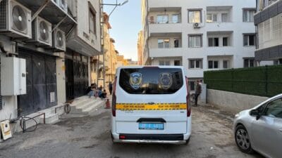 Gaziantep'te 4'üncü kattaki daireyi saran dumanlar evdeki aileyi mahsur bıraktı;