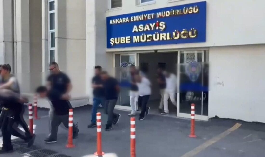 Ankara’da cadde ve işletme önlerinde sürücülerden yasa dışı şekilde park
