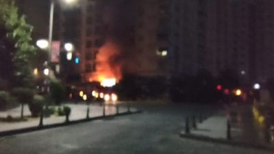 Esenyurt’ta Sabah Saatlerinde Dehşet: Alev Alev Yanan Kafe Kullanılamaz Hale Geldi! Esenyurt Koza Mahallesi'nde elektrik kontağından çıkan ve binanın tahliye edilmesine
