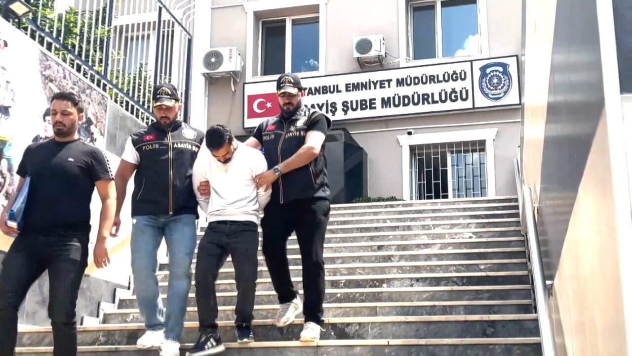 Kağıthane'de 3 çocuk annesi eşini elleriyle boğarak katleden şahıs, talihsiz