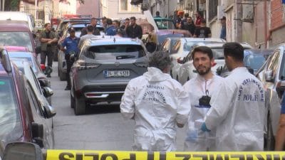 Fatih’te Aile Katliamı: Eşini Ve Kızını Öldürüp İntihar Etti İstanbul Fatih'te Mehmet Ali Yıldırım, tartıştığı eşi Söhöyla Yıldırım ve