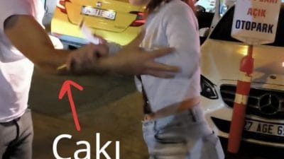 Karaköy’de Kanadalı Turiste Bıçaklı Taksi Gaspı Karaköy'de bindiği takside kapılar kilitlenerek nakit parası gasp edilen ve