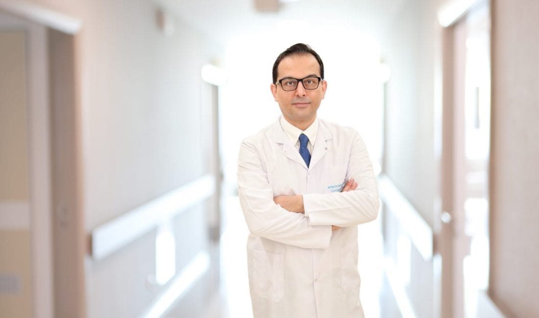 Gastroenteroloji Uzmanı Doç. Dr. Genco Gençdal, kalın bağırsak kanserinden korunmak