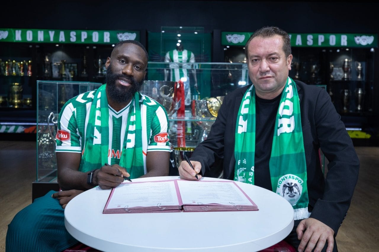 Konyaspor, Beşiktaş ve West Ham United formaları da giymiş olan