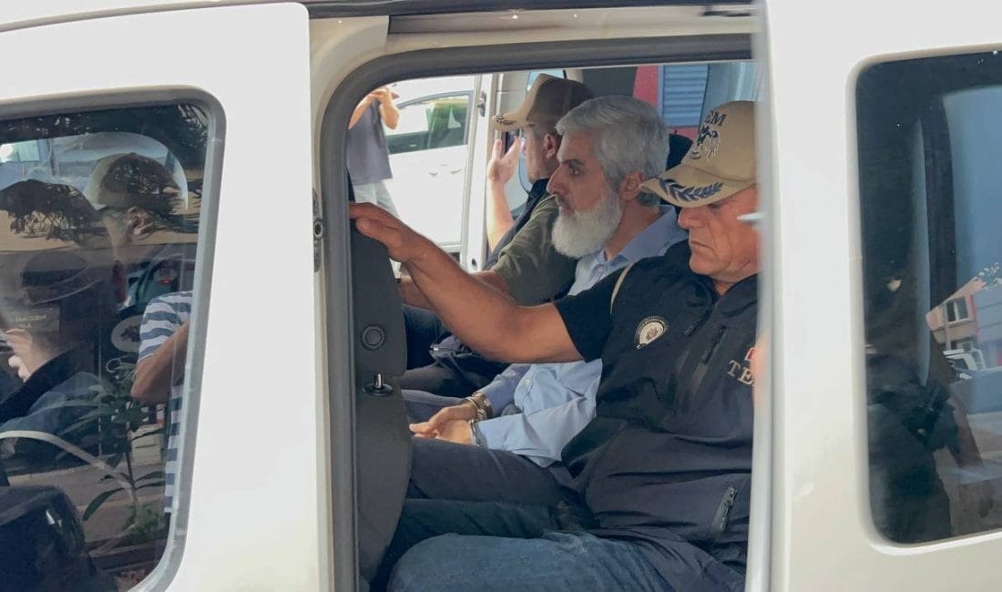 Özel Harekat Destekli Şafak Baskını: Alparslan Kuytul ve Eşi Gözaltına Alındı! Adana Emniyet Müdürlüğü Terörle Mücadele ekipleri, Özel Harekat timlerinin desteğiyle