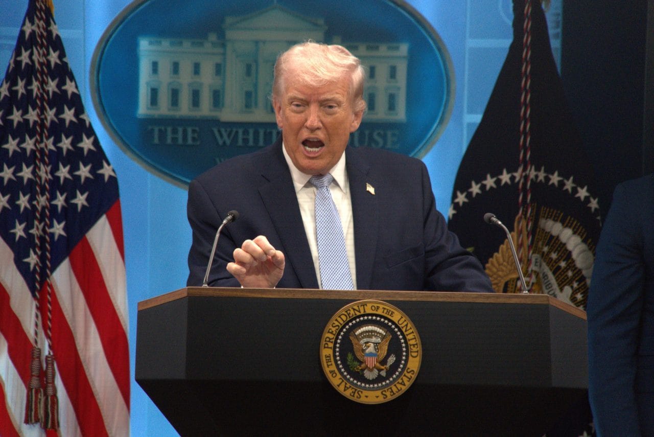 ABD Başkanı Donald Trump, İran'ın çökmekte olan bir ülke olduğunu