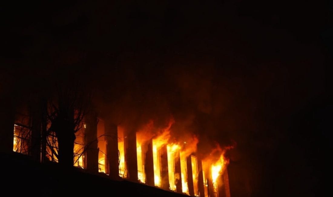 Ukrayna’da Kanlı Gece: Kiev’de 15 Ölü, 33 Yaralı Var Ukrayna'nın başkenti Kiev'e düzenlenen balistik füze saldırısında 15 kişi hayatını