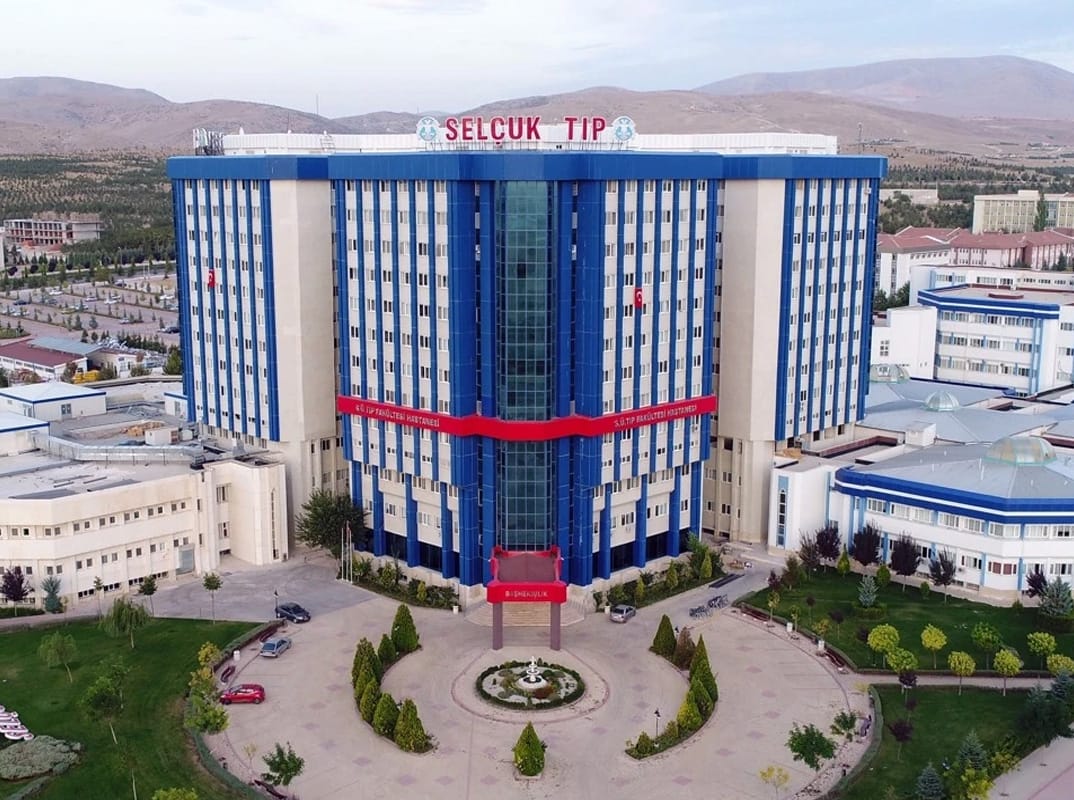 Üniversite hastanelerinde öğretim üyelerine ulaşamama çilesi büyüyor: Selçuk Üniversitesi'nde ameliyatlı