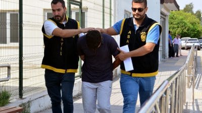Adana'da içki masasında kendisine küfrettiğini öne sürdüğü çocukluk arkadaşını tek