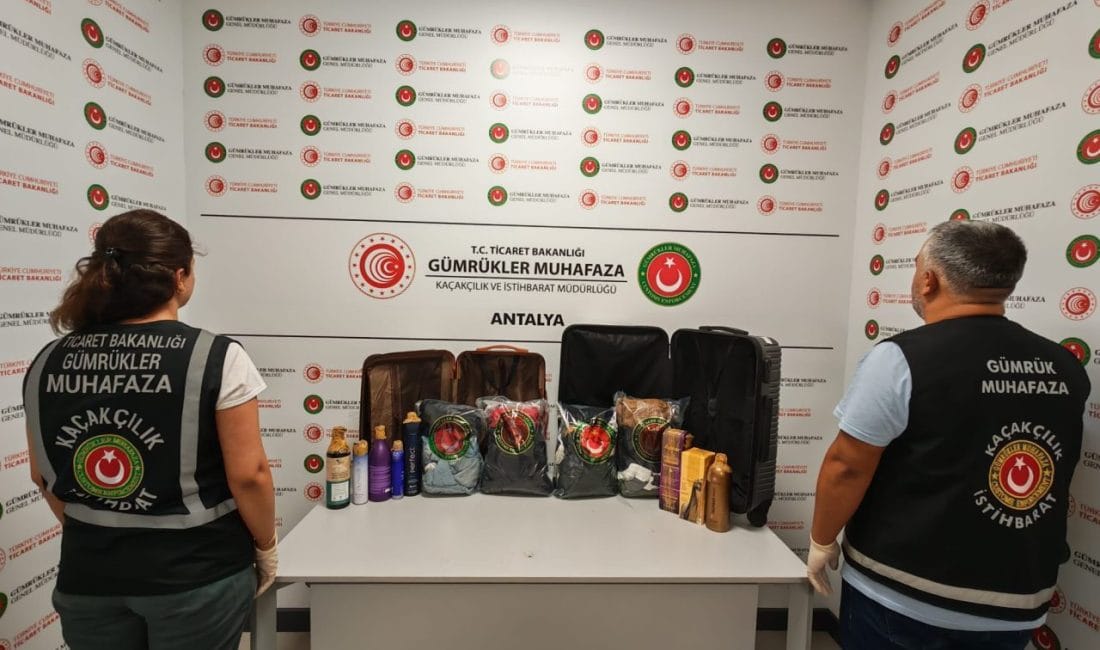 Antalya Havalimanı’nda 71 Milyon Liralık Likit Metamfetamin Ele Geçirildi Antalya Havalimanı’nda Gümrük Muhafaza ekiplerince düzenlenen operasyonda, kıyafetlere emdirilmiş ve