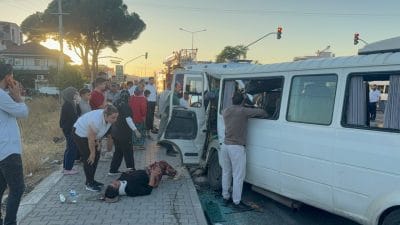 Aydın İncirliova'da sürücüsünün rahatsızlanmasıyla kontrolden çıkan beton mikseri, tarım işçilerini
