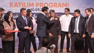 Bahçelievler Belediye Meclisi'nde CHP'li 3 üyenin AK Parti'ye katılmasıyla meclis