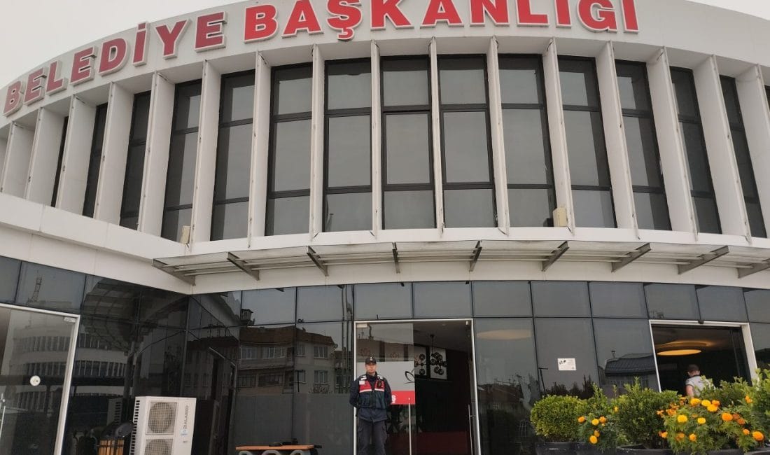 Bolu Belediyesi’ne 7 İlde Eş Zamanlı Operasyon: Tanju Özcan Soruşturmasında 22 Kişi Hakkında Gözaltı Kararı! Bolu Belediyesi’nde çalışmayan çöp araçlarının çalışmış gibi gösterilerek firmaya 34