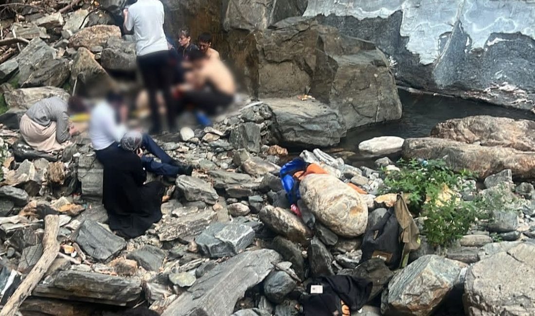 Bursa’da Dehşet: 70 Metrelik Uçurumdan Düşen Kadın Hayatını Kaybetti Bursa'nın Kestel ilçesindeki Küreklidere Şelalesi yakınlarında yürürken 70 metrelik uçuruma