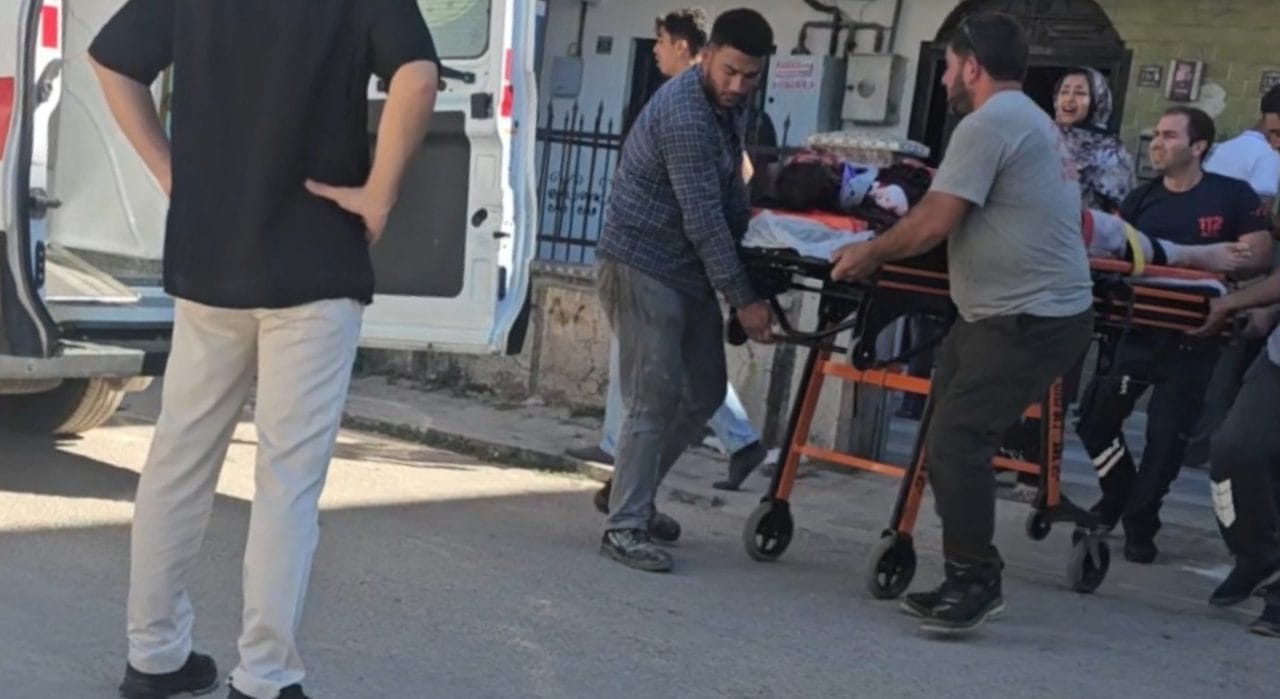 Bursa’nın İnegöl ilçesinde 4 katlı binanın balkonundan dengesini kaybederek düşen
