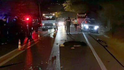 Tekirdağ'ın Çorlu ilçesinde kontrolden çıkan motosikletin devrilerek karşı şeride savrulması