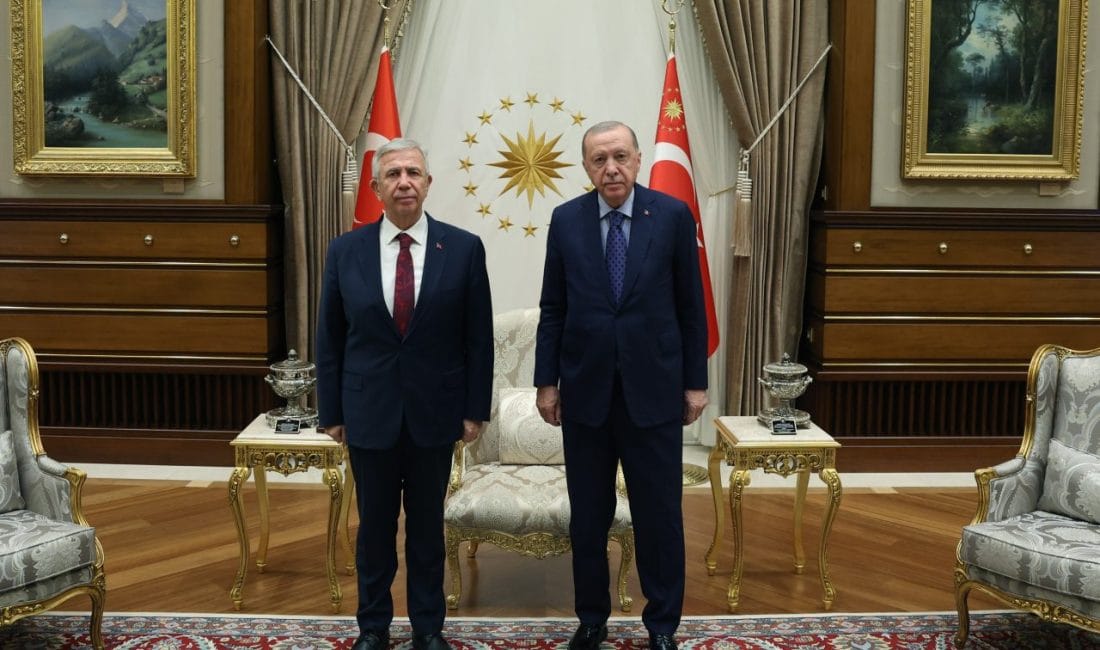Ankara’da Sürpriz Zirve: Cumhurbaşkanı Erdoğan ile Mansur Yavaş Beştepe’de Bir Araya Geldi! Cumhurbaşkanı Recep Tayyip Erdoğan, Ankara Büyükşehir Belediye Başkanı Mansur Yavaş'ı
