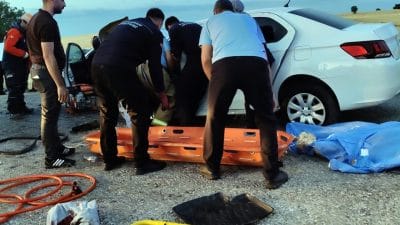 Karaman'da düğün konvoyunda feci kaza: Kafa kafaya çarpışan araçlarda 2