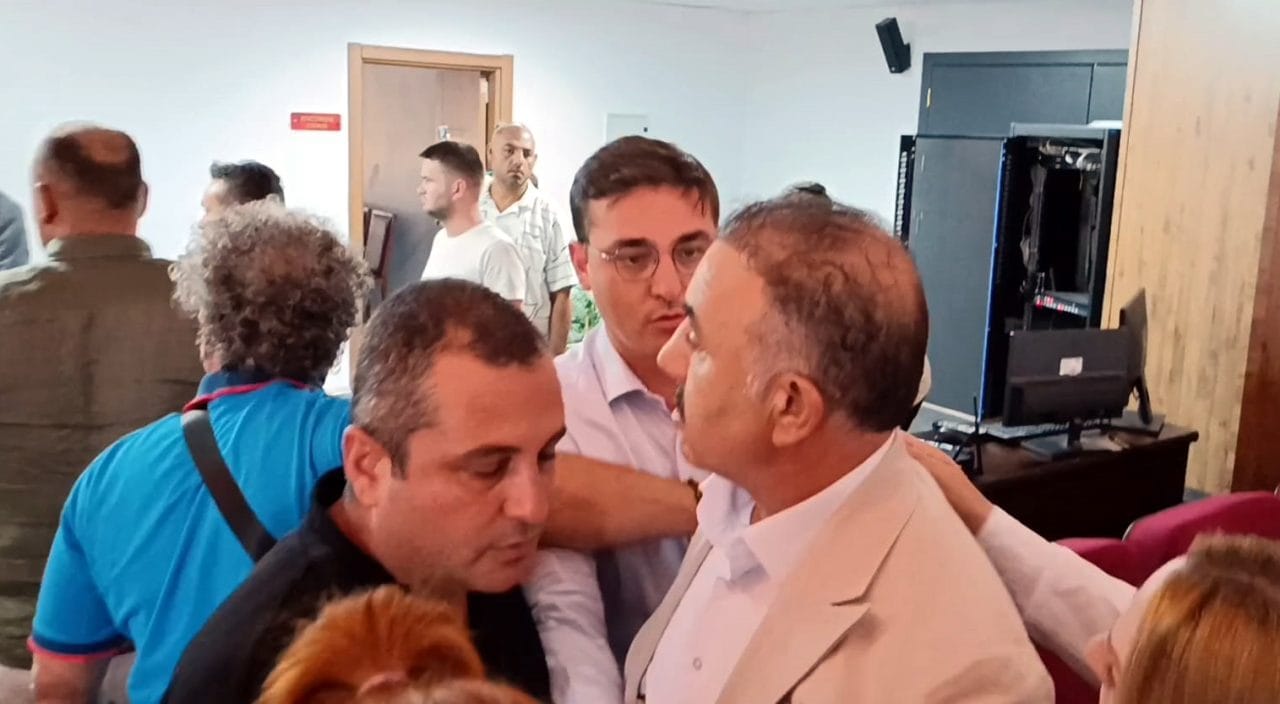 Edirne Belediye Meclisi toplantısı sonrasında AK Partili meclis üyesi Celal