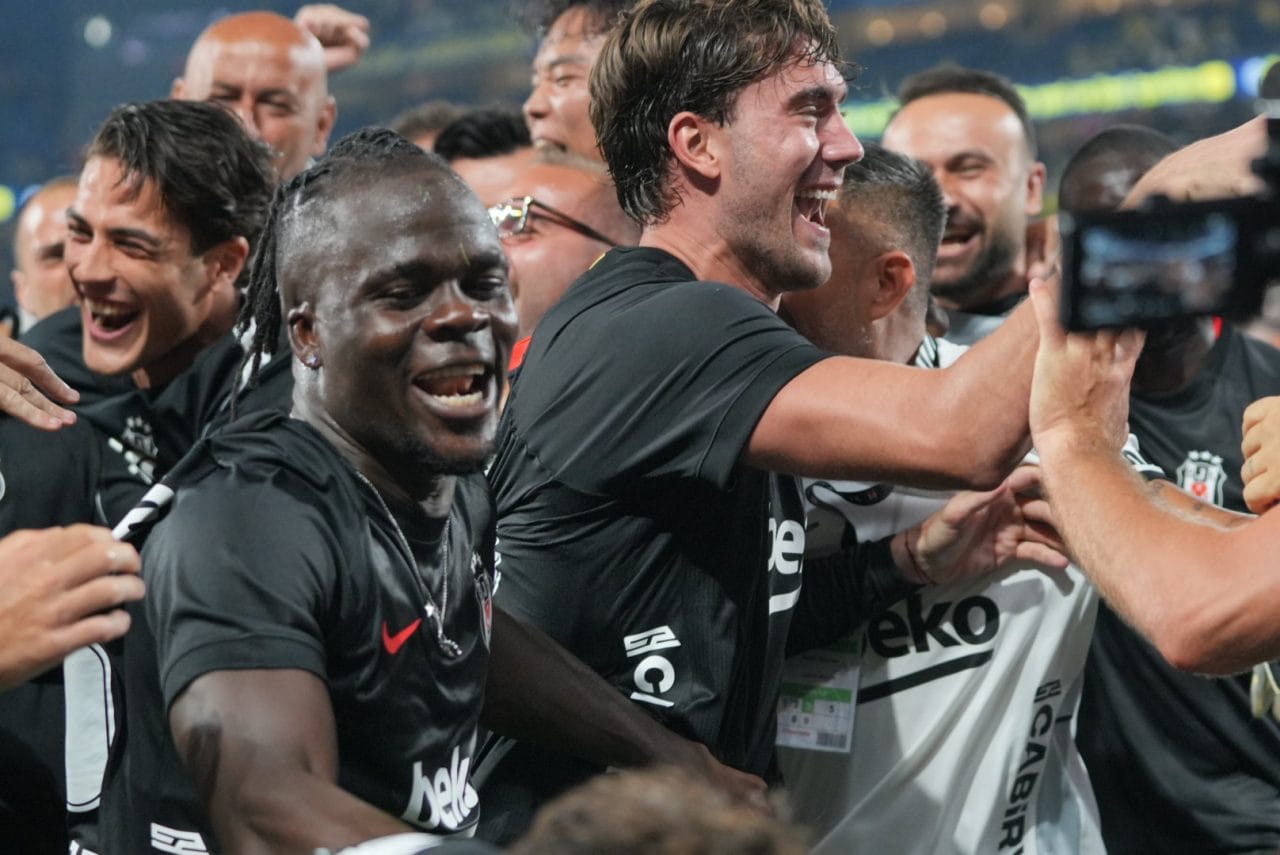 Beşiktaş, Süper Lig'in 4. haftasındaki dev derbide 1-0 geriye düştüğü