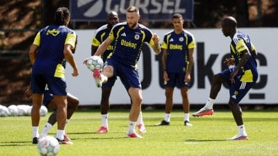 Fenerbahçe, 18 yıl sonra boy gösterdiği UEFA Şampiyonlar Ligi'nin ilk