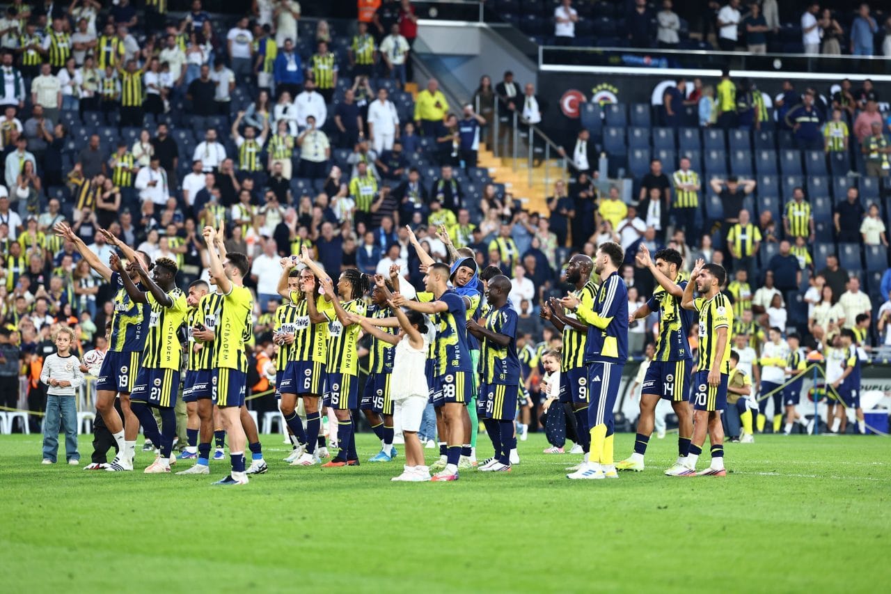 Fenerbahçe, Eyüpspor'u 8-0'lık tarihi skorla mağlup ederek lig tarihindeki en