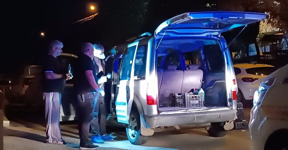 Gaziantep’te 18 Yaşındaki Genç Bıçaklandı Gaziantep'te gece yarısı sokak ortasında arkadaş kavgası kanlı bitti: Bıçaklanan