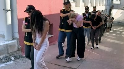 Adana merkezli 3 ilde masaj salonu süsü vererek fuhuş yaptıran