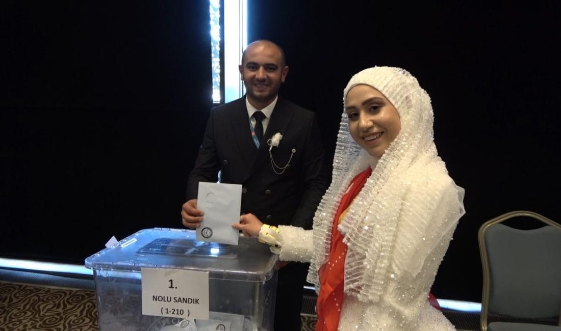 MHP Derebucak İlçe Başkanı Furkan Akar ve eşi Teslime Küçüksönmez,