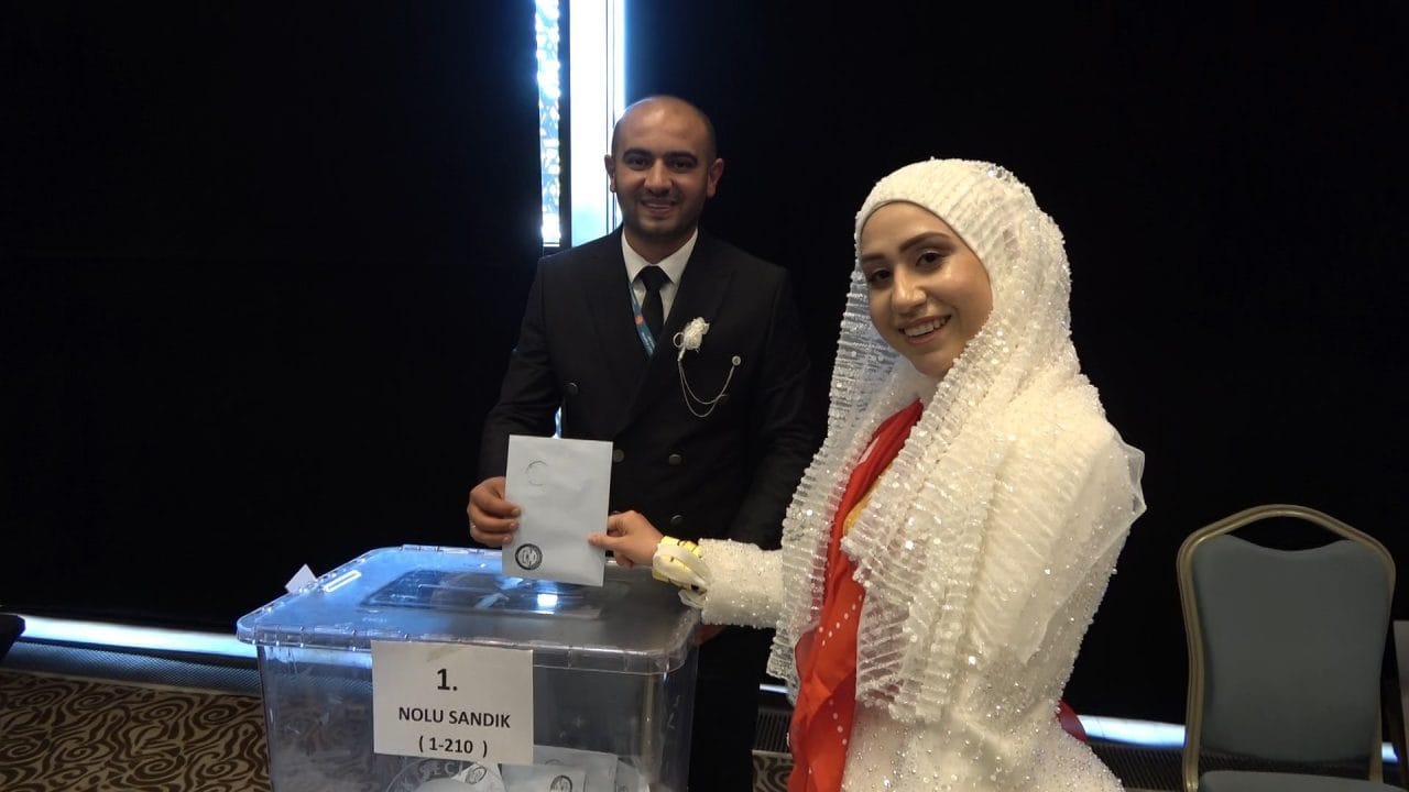 MHP Derebucak İlçe Başkanı Furkan Akar ve eşi Teslime Küçüksönmez,