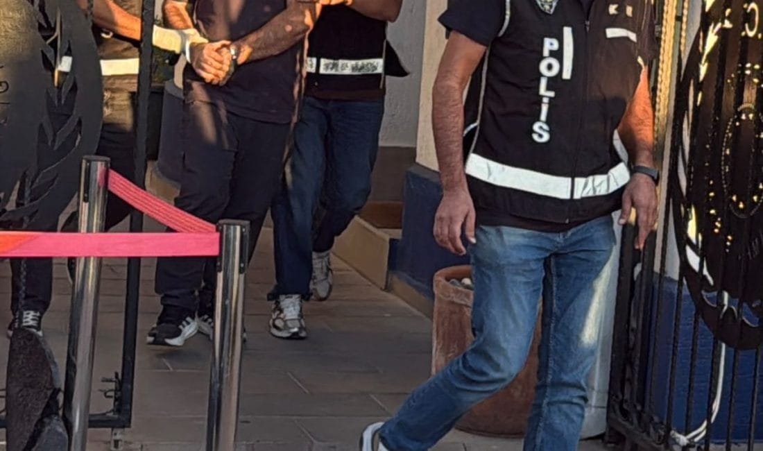 Liman Başkanına Makamında Suçüstü Baskın: 12 Bin Avroluk Rüşvet Skandalı Deşifre Oldu Bodrum Bölge Liman Başkanı T.A., lüks yat geçişleri karşılığında rüşvet