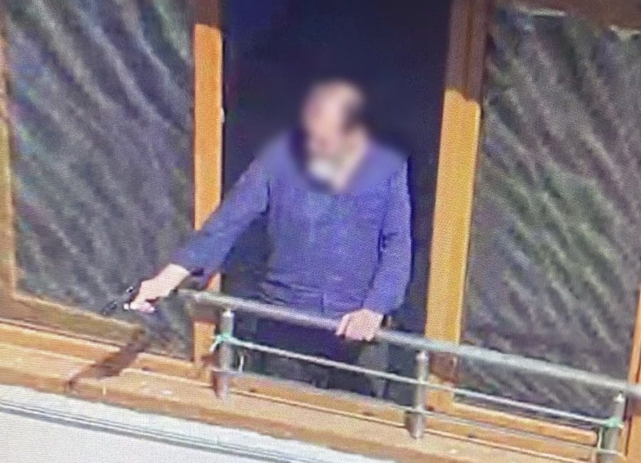 Maltepe’de Ev Sahiplerini Katleden Kiracı Adliyeye Sevk Edildi Maltepe'de kendisini evden çıkarmak isteyen ev sahiplerini vurarak öldüren ve